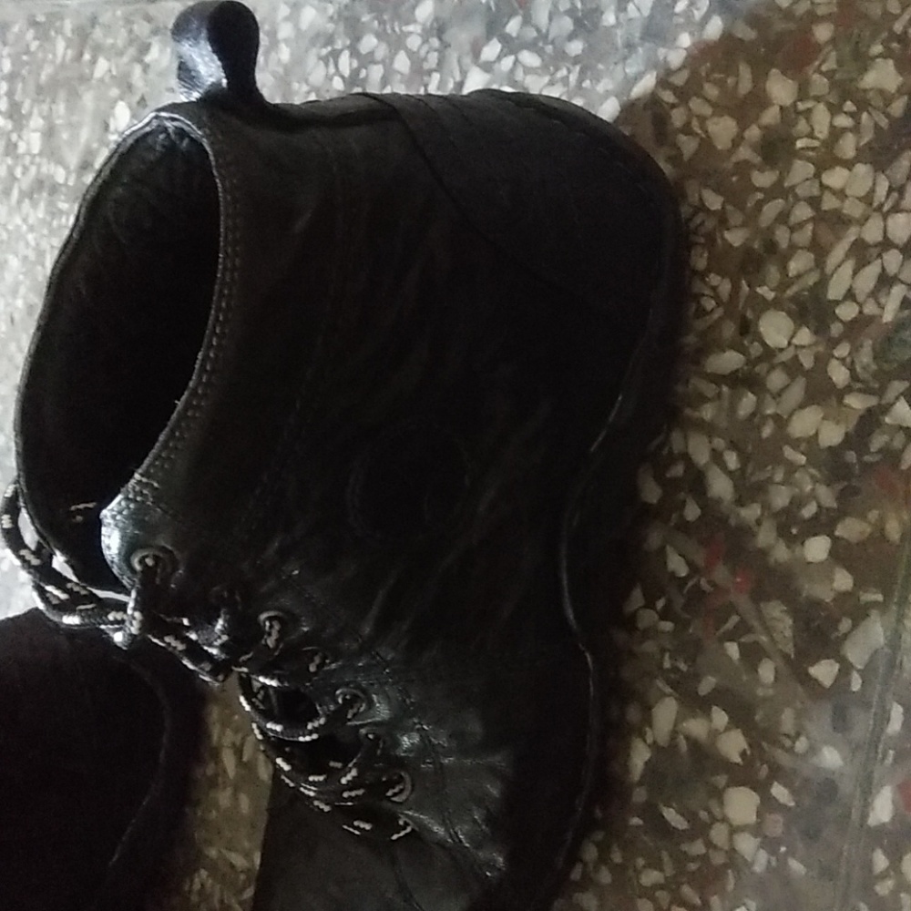 Shoe - Picture 4 of 4
